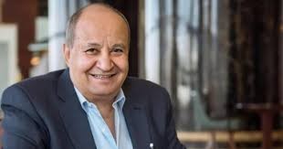 صورة: نقيب الممثلين أشرف زكى ينعى الراحل وحيد حامد "وداعا يا من علمتنا واسعدتنا"