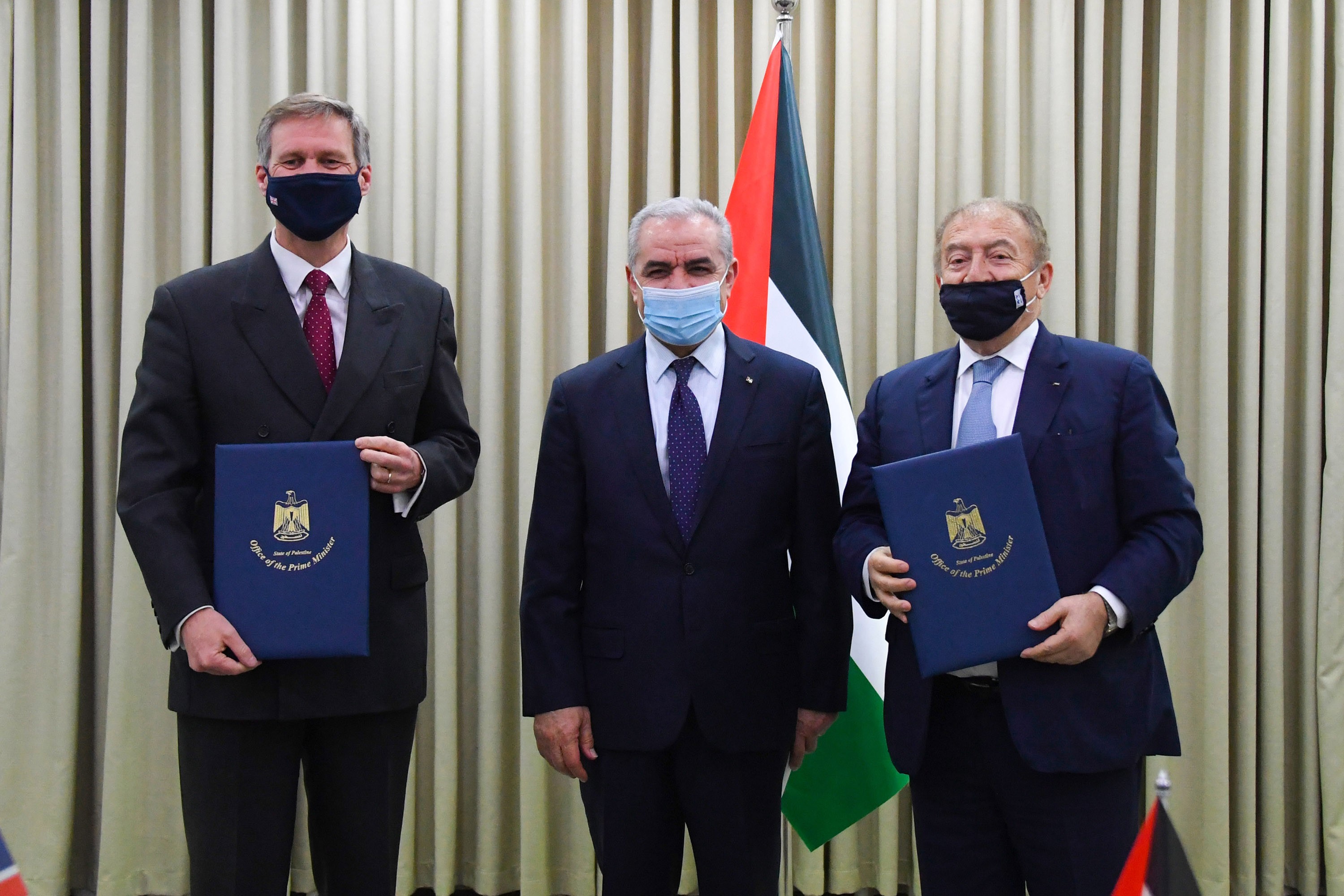 توقيع اتفاقية تعاون بين فلسطين وبريطانيا لدعم التجارة