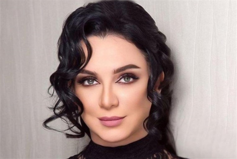 صورة: سولاف فواخرجي تشارك جمهورها صورتها بالحجاب