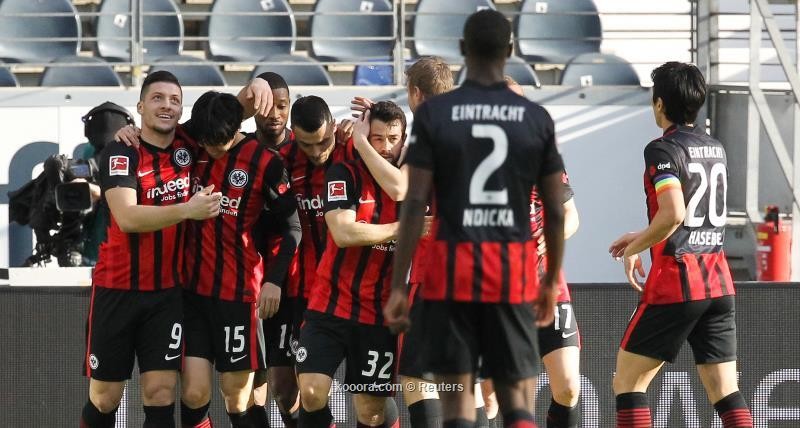 بالصور: بايرن ميونخ يواصل التعثر بالسقوط أمام فرانكفورت