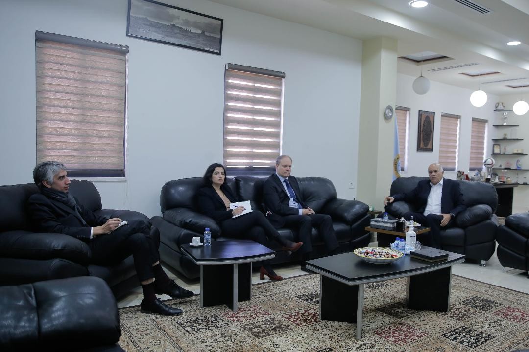 الرجوب يناقش تطورات حوار القاهرة مع مسؤول فرنسي