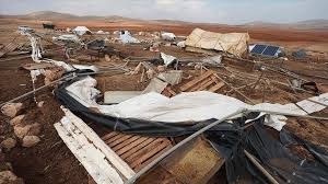 الاحتلال يُهدّد بهدم ما أُعيد بناؤه في خربة "حمصة" عقب اقتحامها