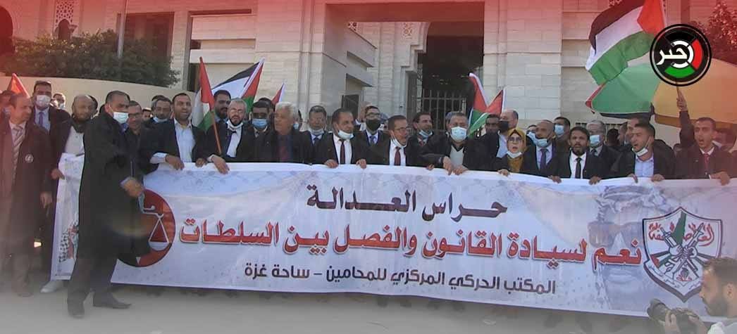 بالفيديو: وقفة أمام قصر العدل بغزّة رفضاً للمساس بالسلطة القضائية