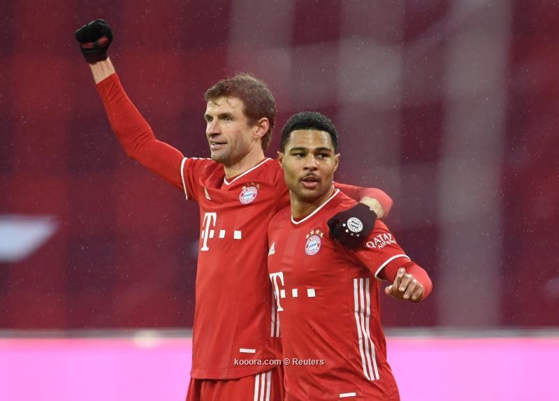 بايرن ميونخ يحذر الأهلي برسالة تستفز برشلونة