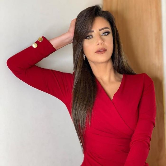 شاهدوا: رضوى الشربيني تستفز العشاق في يوم الحب... " عيد استقلال سعيد للسناجل"