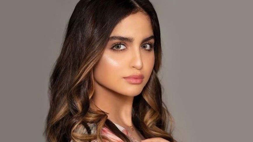شاهدوا | والدة  الفنانة البحرينية "حلا الترك" تنهار بالبكاء بسبب ما طلبته إبنتها ضدها في المحكمة