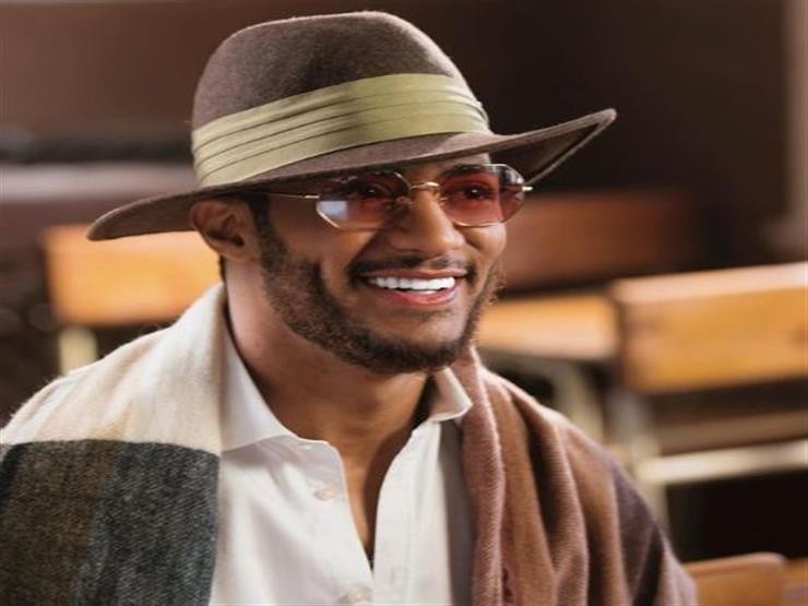 بالفيديو: "فيرساتشي»..محمد رمضان يرقص في الطائرة على أغنيته الجديدة