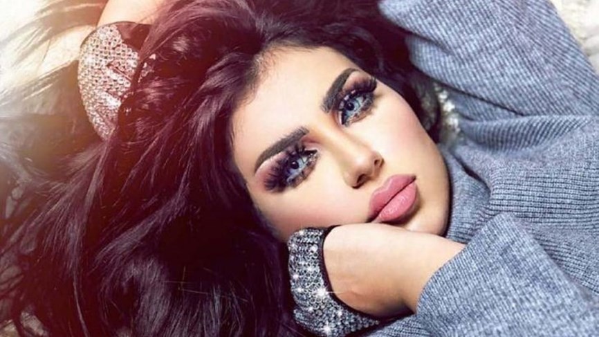 بالفيديو | النجمة الكويتية "حليمة بولند" تتلقى هدية من معجب سعرها يستفز المتابعين