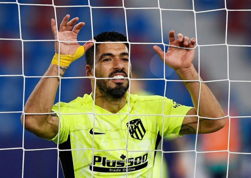 سواريز: أرقامي أفضل من صفقات برشلونة.. وميسي يفتقدني