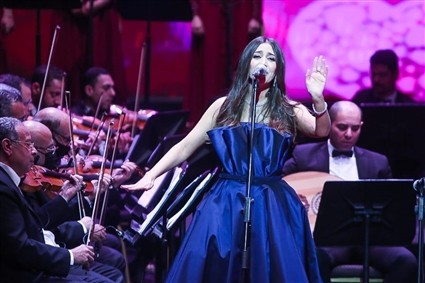 صور: جنات تحيى حفل عيد الحب في دار الأوبرا المصرية... بفستان كالأميرات