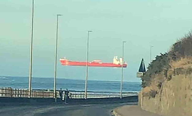 بسبب "فاتا مورجانا" سفن تسبح فى الهواء على شواطئ بريطانيا