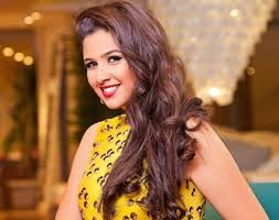 شاهدوا | الممثلة المصرية "ياسمين عبد العزيز" تستفز زوجها أحمد العوضي وهكذا علّق