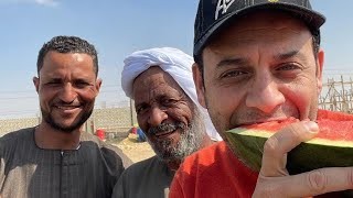 شاهدوا: مصطفى قمر يدعو متابعيه لشراء البطيخ من بائع فاكهة