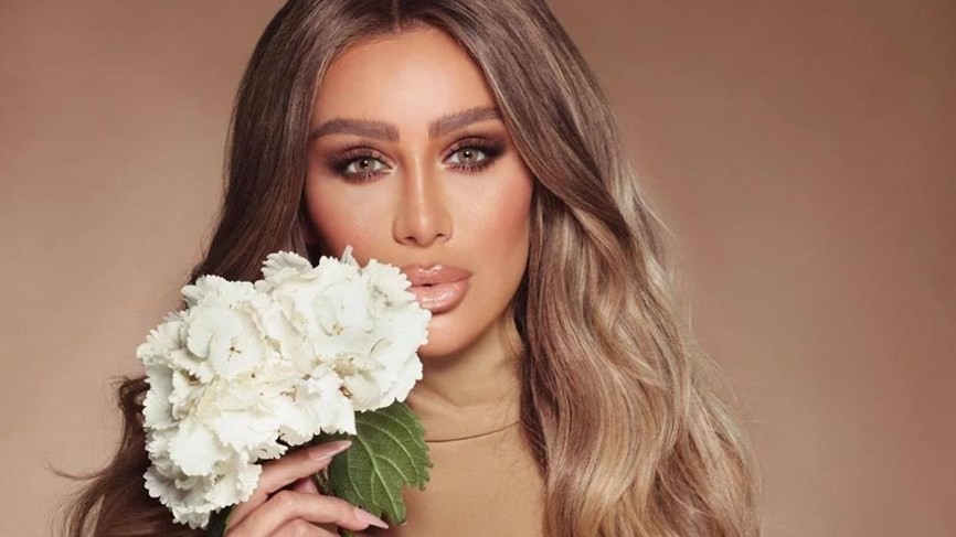 بالفيديو | الفنانة اللبنانية "مايا دياب" تحدث ضجة واسعة بطريقة ترويجها لأغنيتها الجديدة