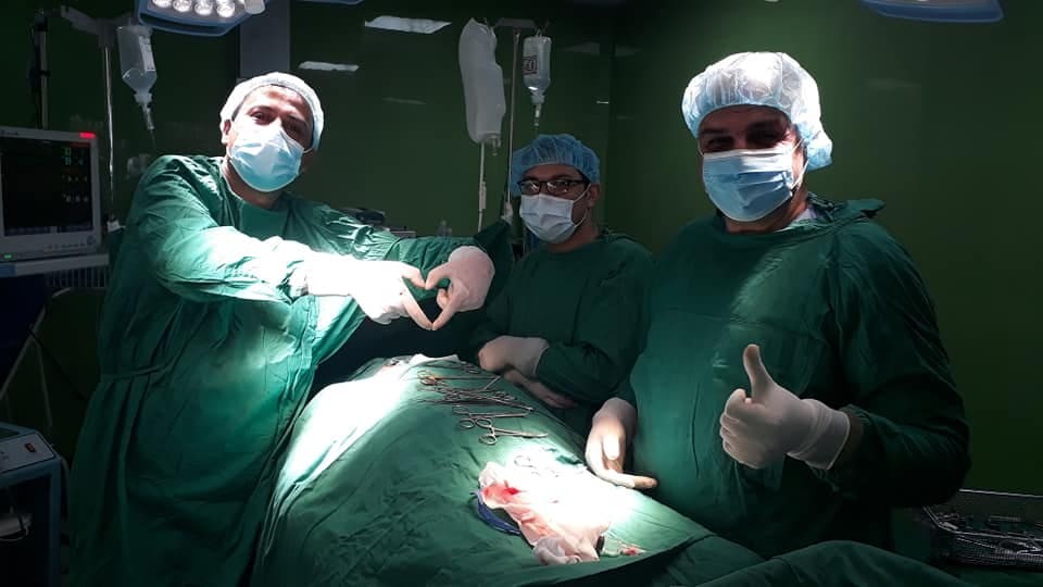 طاقم طبي فلسطيني يُجري عملية جراحية ضخمة "مُعادة" على الشريان الأبهر وتفرعاته