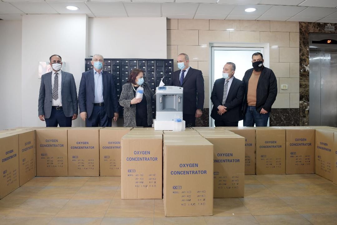 كيلة تتسلم مكرمة رئاسية ستساهم في تخفيف الوضع الصحي الصعب
