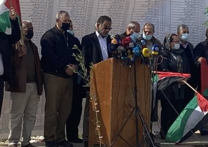 فلسطينييون يحيون يوم الأرض شرق غزة بزراعة أشتال الزيتون