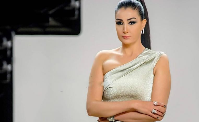 شاهدوا | الممثلة المصرية "غادة عبد الرازق" بالحجاب على بوستر مسلسل "لحم غزال"