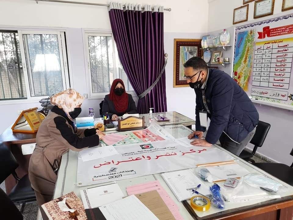 "أونروا" توفِّر حيزَا في بعض مدارسها بالضفة وغزة للتحقق من سجل الناخبين