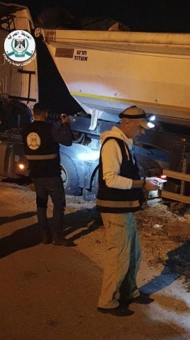 ضبط شاحنتين محملتين بـ60 طن نفايات خطرة في قلقيلية