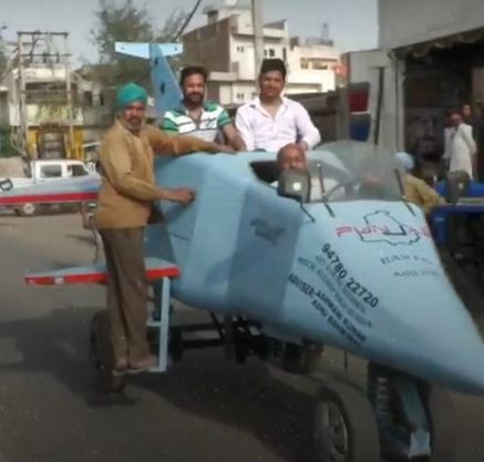شاهدوا: مهندس هندى يصنع سيارة على شكل طائرة "رافال" تجوب الشوارع