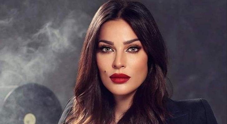 بالفيديو | الممثلة اللبنانية  "نادين نجيم" تتحدث عن والدتها التونسية