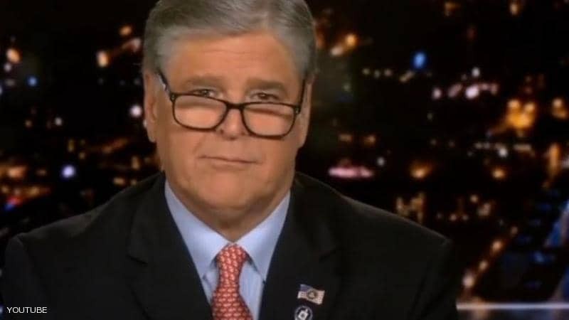 بالفيديو | الكاميرا "تضبط" مذيع "فوكس نيوز" بأسوأ لحظة على الإطلاق