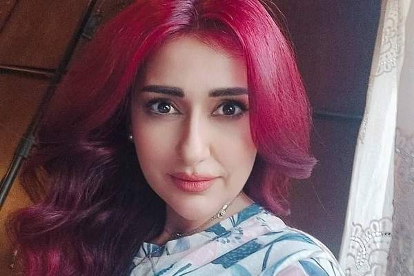شاهدوا | وفاة والد الممثلة السورية ربى المأمون