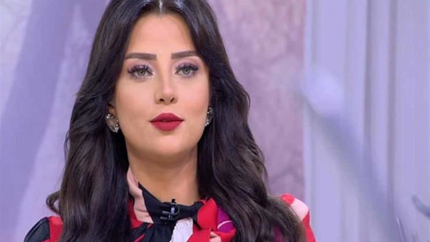 شاهدوا | تأثر شديد وواضح على النجمة "رضوى الشربيني" في جنازة والدتها