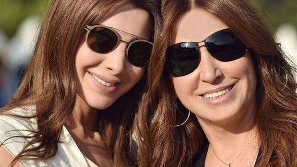 شاهدوا: نانسي عجرم تغني لوالدتها بعد أن أصبحت أماً لثلاث فتيات