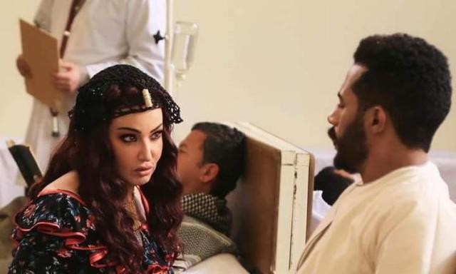 سمية الخشاب لـ محمد رمضان : بالراحة ع الملبن