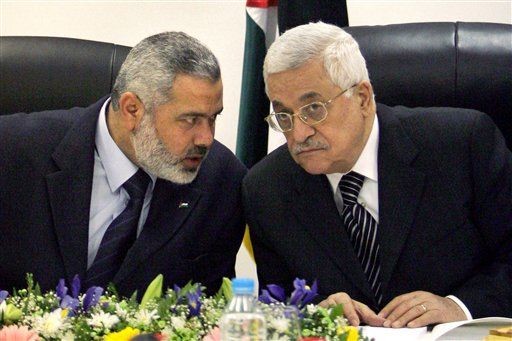 الإعلام العبري: الرئيس عباس يُقرر إرسال وفد للدوحة لإقناع حماس بعدم التصعيد في حال إلغاء الانتخابات