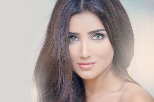 شاهدوا | تجربة النجمة المصرية "مي عمر" مع مرض والدها