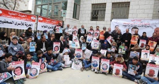 أريحا: اعتصام أمام الصليب الأحمر دعمًا وإسنادًا للأسرى