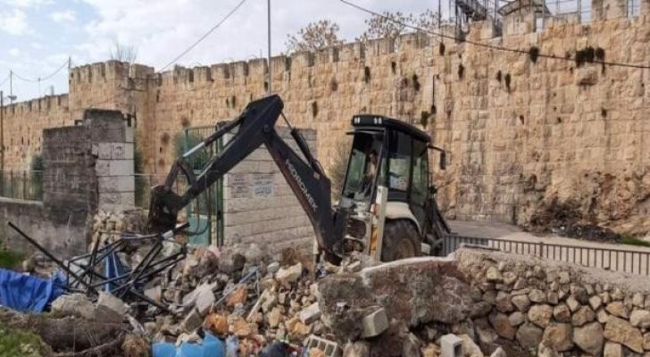 محكمة الاحتلال بالقدس توافق على وقف أعمال الحفر في مقبرة اليوسفية
