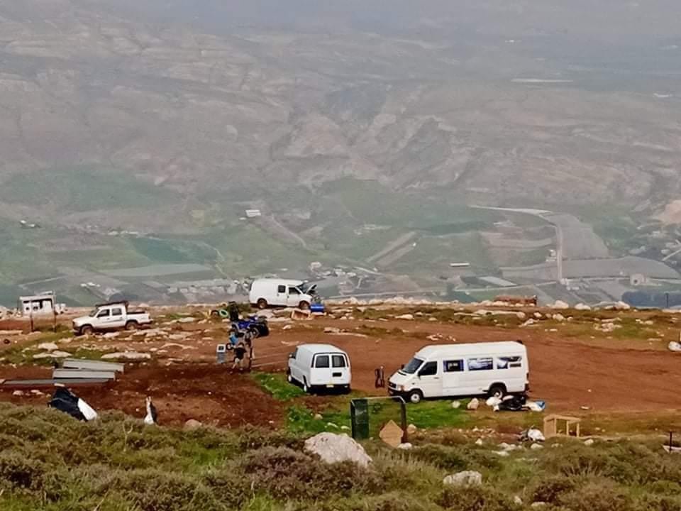 مواطنون يُزيلون خط مياه واصل لبؤرة استيطانية شرق نابلس