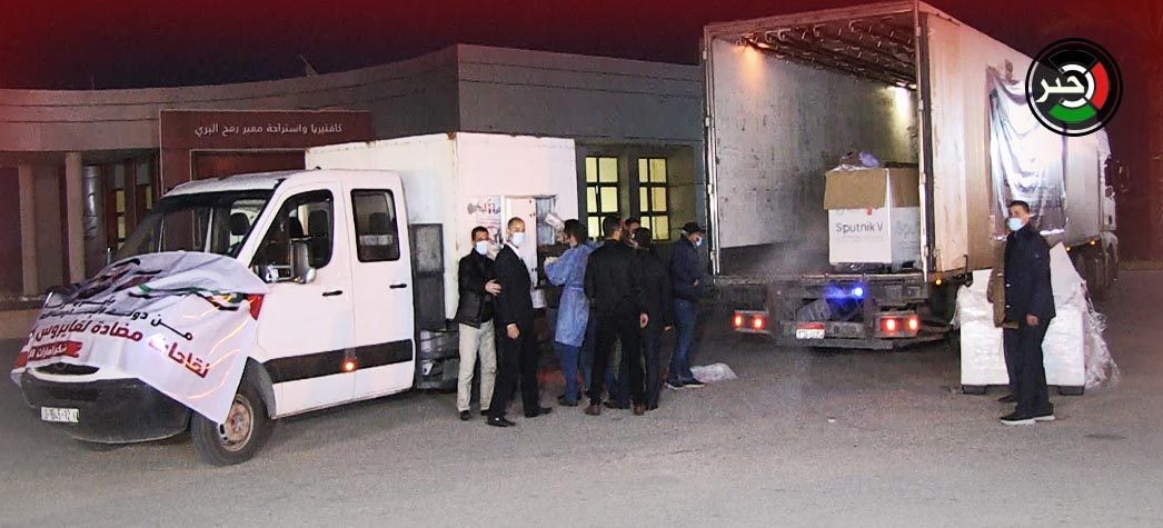 بالفيديو والصور: بدعم من دولة الإمارات.. وصول 40 ألف جرعة من لقاحات كورونا إلى غزة