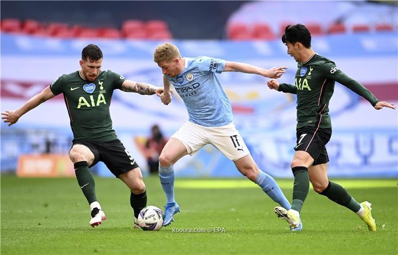 بالصور.. مانشستر سيتي يحبط توتنهام ويحصد كأس الرابطة
