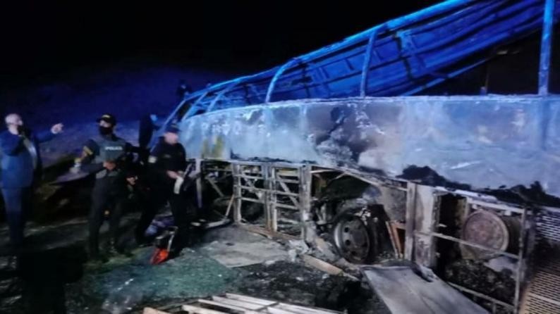 مصرع 20 مواطنًا وإصابة 3 آخرين إثر حادث تصادم حافلة ركاب مع سيارة بمحافظة أسيوط