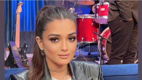 شاهد: أحدث ظهور لملك أحمد زاهر من كواليس "هزر فزر"