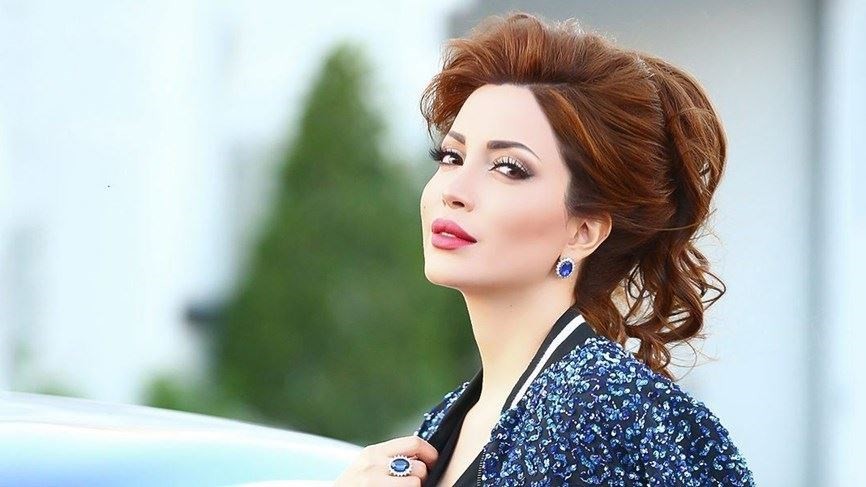 بعد تأثرها بوفاة والدها بالمكياج