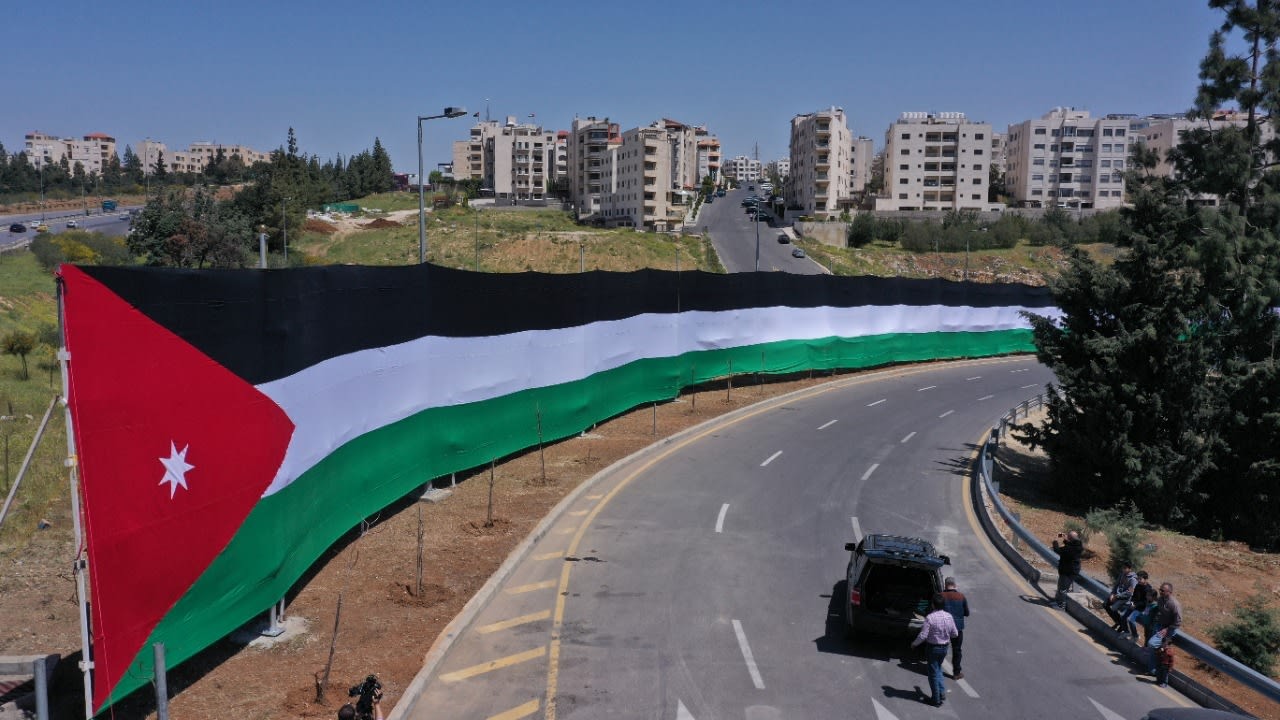 وسم "نزِّل القاطع" يثير جدلًا كبيرًا في الأردن