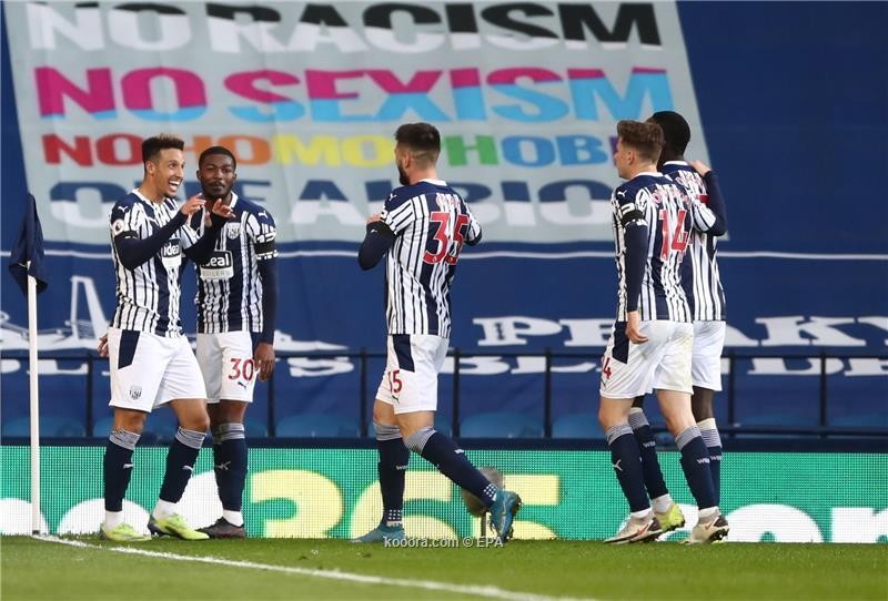 بالصور : وست بروميتش يتمسك بأمل البقاء بثلاثية في ساوثهامبتون