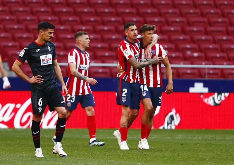 بالصور: أتلتيكو يؤمن صدارة الليجا بافتراس إيبار