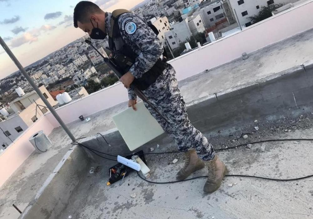 إزالة أبراج اتصالات إسرائيلية ممنوعة من العمل في رام الله
