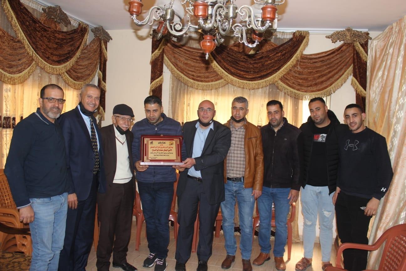جنين: تكريم الأسير المحرر عصام أبو السباع