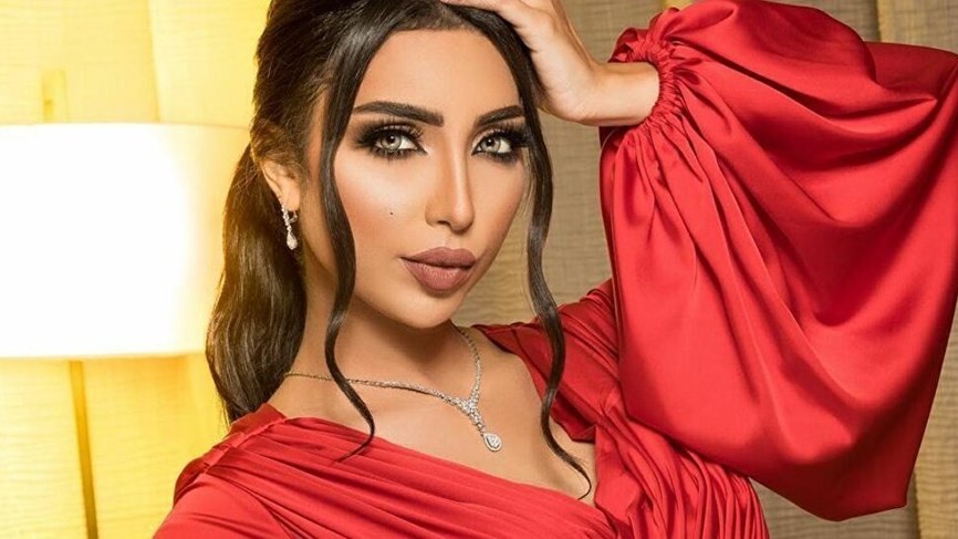 بالفيديو | سروال  النجمة المغربية "دنيا بطمة" الضيّق يعرّضها للإنتقادات