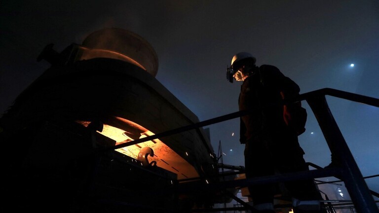 الصين | رجل يلقي بنفسه في فرن لـ"صهر الحديد" إثر خسارته في البورصة