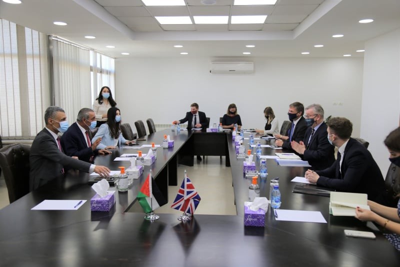 الشيخ يلتقي وزير بريطاني لبحث آخر مستجدات القضية الفلسطينية
