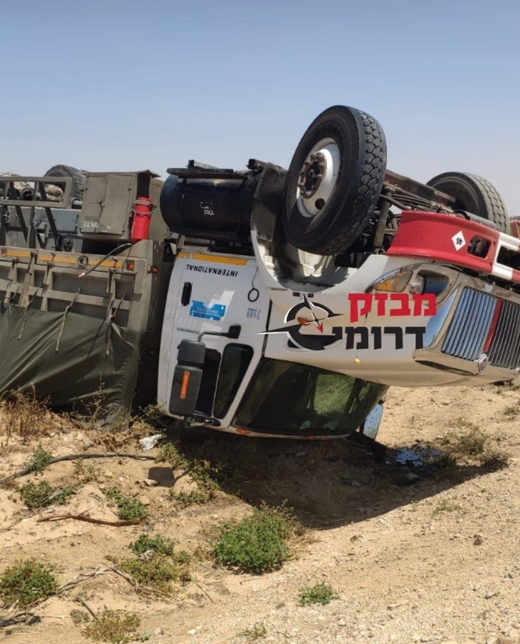 إصابة جنديين بجروحٍ طفيفة جراء انقلاب شاحنة عسكرية شرق غزة